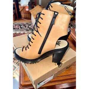 Dr Martens Carmelita Shoes Womens Size 9 Tan Black Platform Heel Lace Up Boots